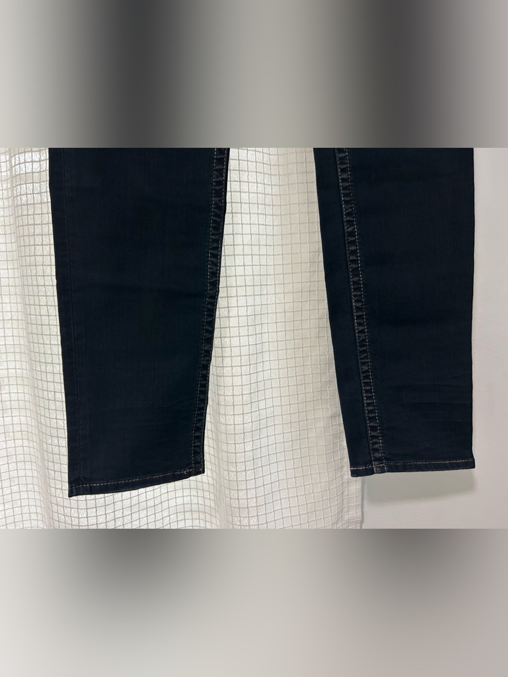 Silver Jeans - Picture 3 of 8